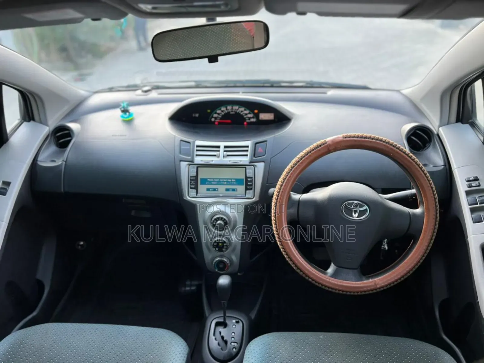 Toyota Vitz 2007 Silver