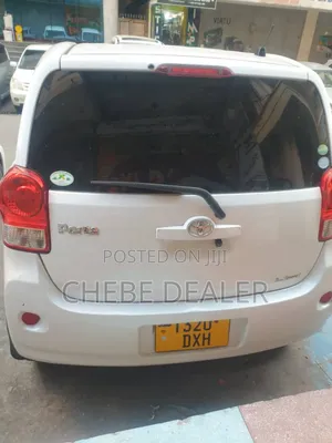 Toyota Porte 2010 White