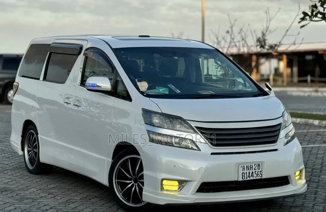 Toyota Vellfire 2010 White