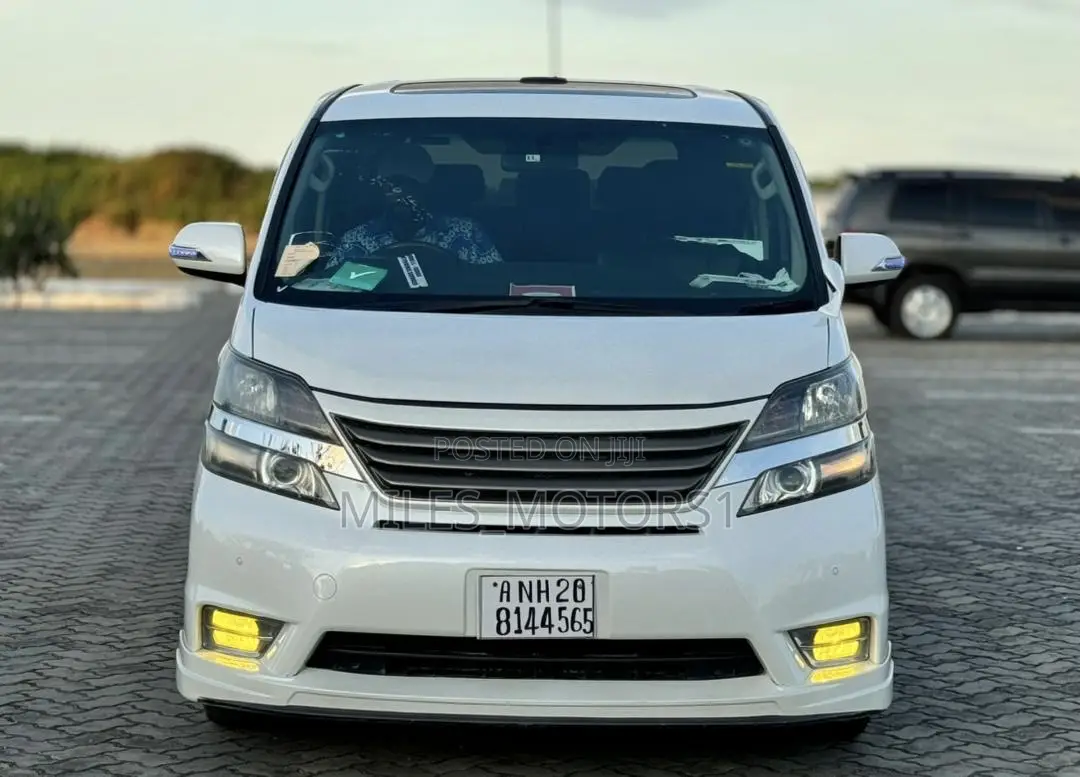 Toyota Vellfire 2010 White