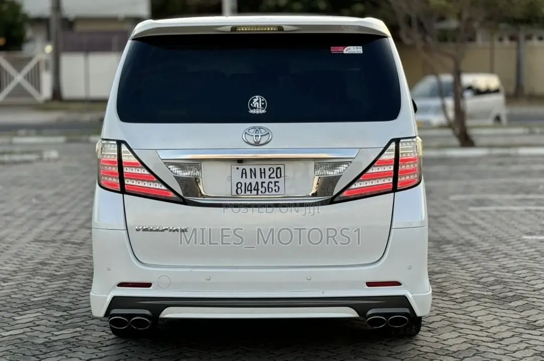 Toyota Vellfire 2010 White