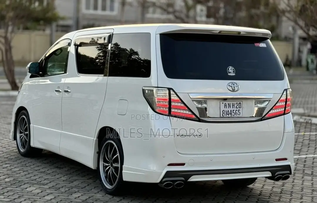 Toyota Vellfire 2010 White