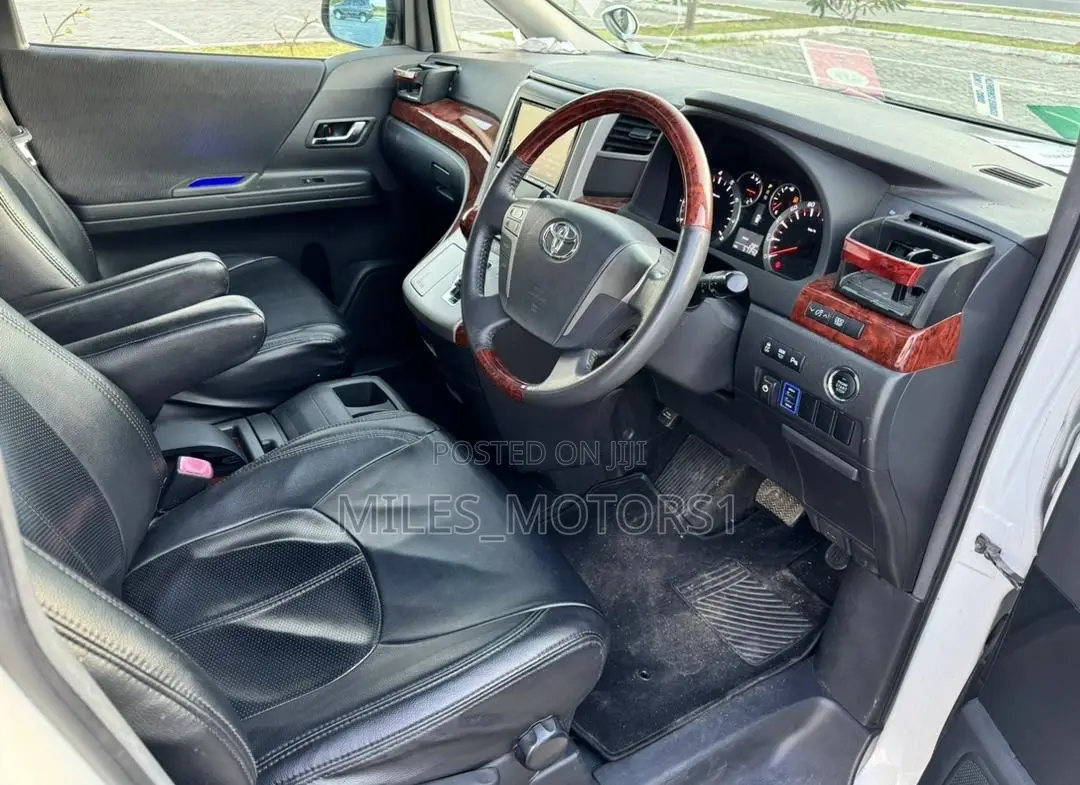 Toyota Vellfire 2010 White