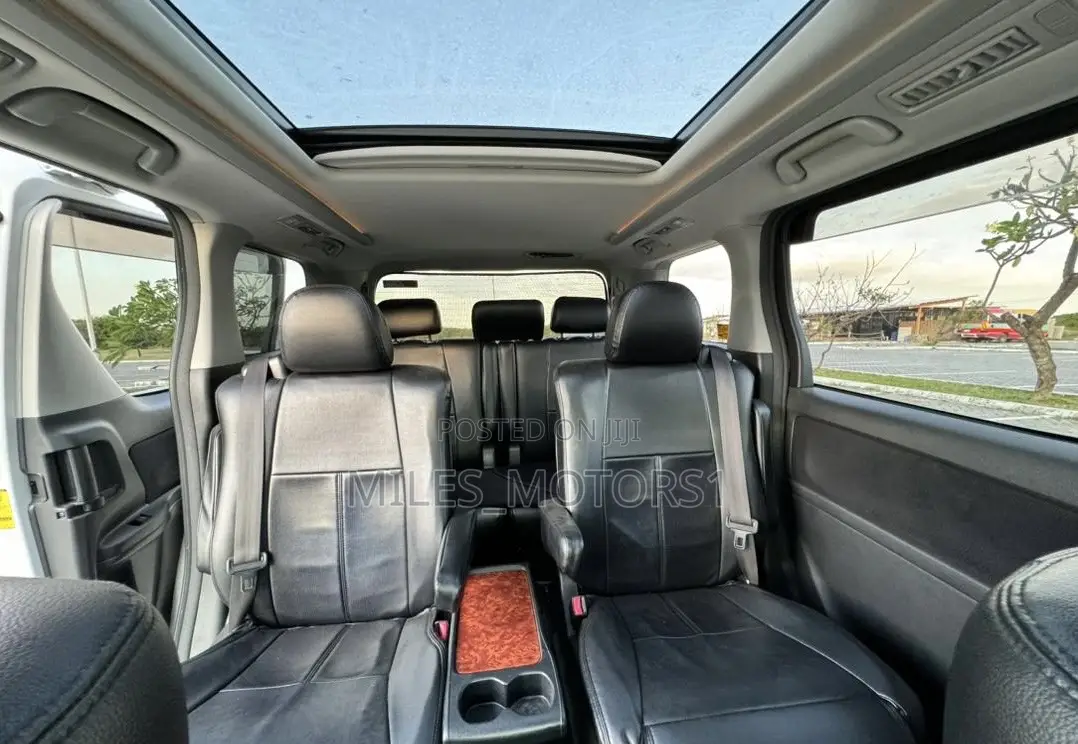 Toyota Vellfire 2010 White