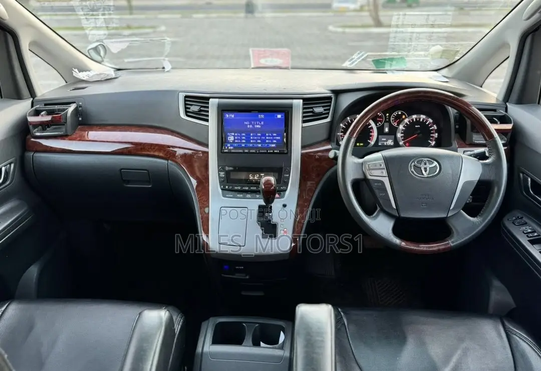 Toyota Vellfire 2010 White