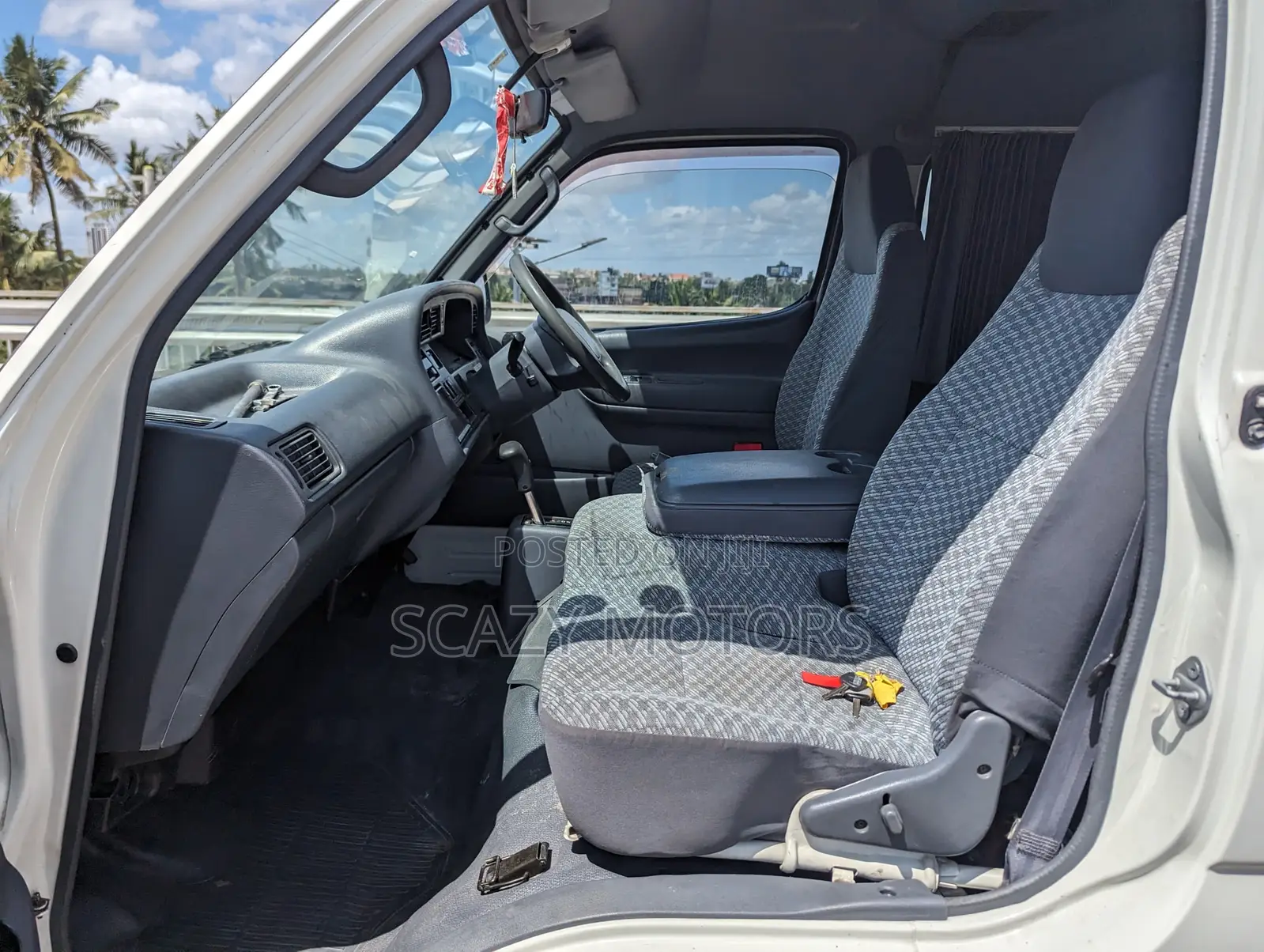Toyota HiAce 2002 White