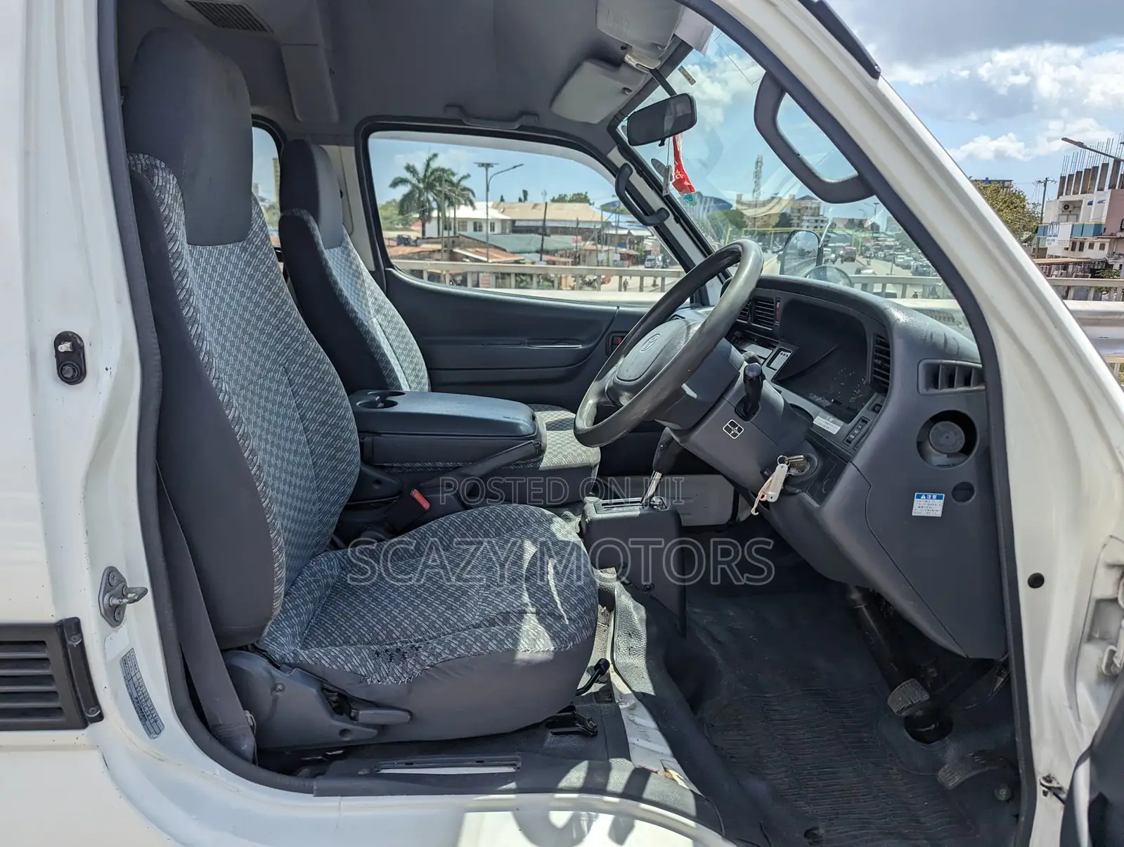 Toyota HiAce 2002 White