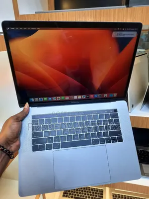 Laptop Apple MacBook Pro 2017 16GB Intel Core I7 SSD 512GB