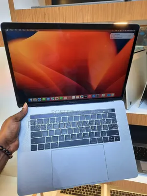 Laptop Apple MacBook Pro 2017 16GB Intel Core I7 SSD 512GB