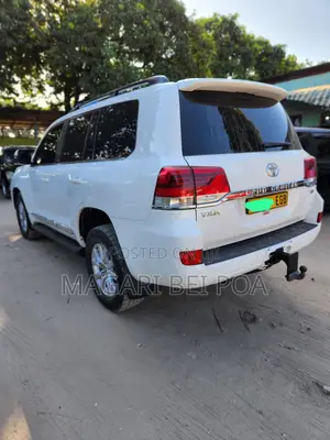 Toyota Land Cruiser 2017 White