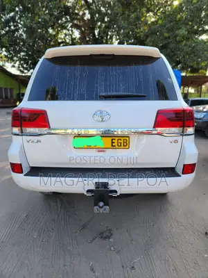 Toyota Land Cruiser 2017 White