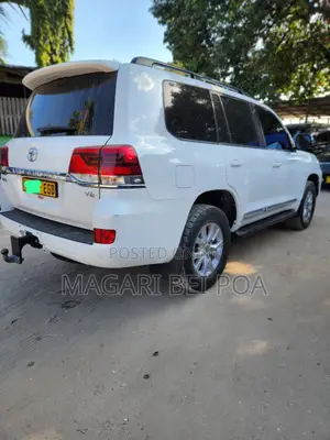 Toyota Land Cruiser 2017 White