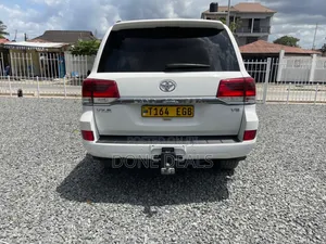 Toyota Land Cruiser 2017 White