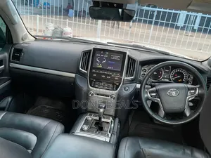Toyota Land Cruiser 2017 White