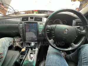 Toyota Crown Tesla Android Radio