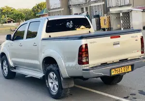 Toyota Hilux 2007 Gold