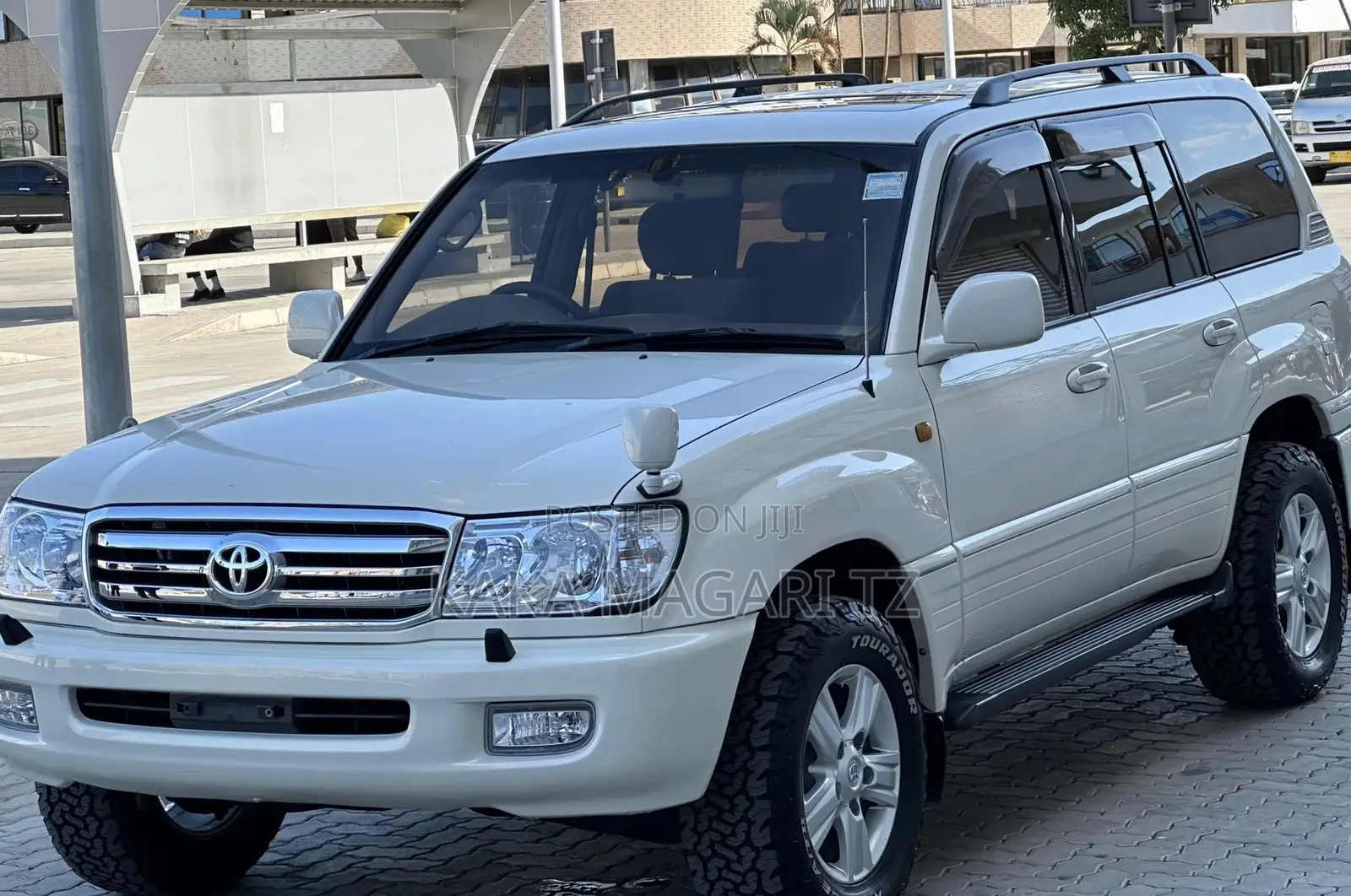 Toyota Land Cruiser 1998 White