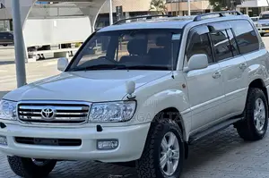 Toyota Land Cruiser 1998 White