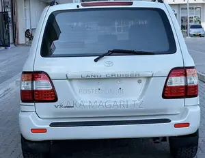 Toyota Land Cruiser 1998 White