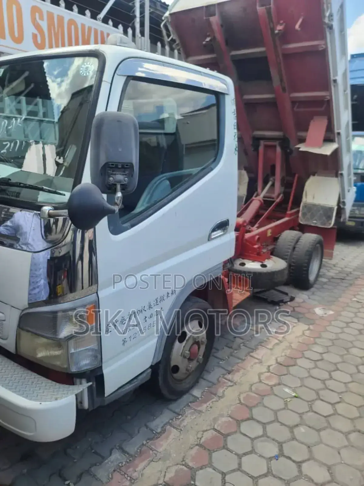 Mitsubishi Canter 1999 White