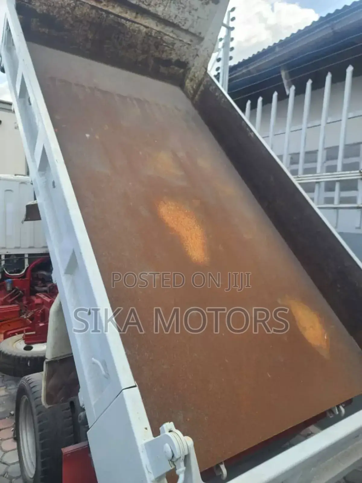 Mitsubishi Canter 1999 White