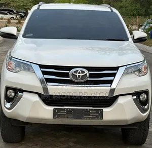 Toyota Fortuner 2018 Pearl