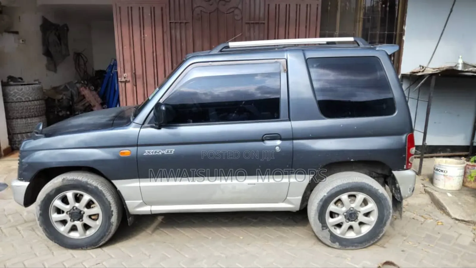 Mitsubishi Pajero 2000 Gray