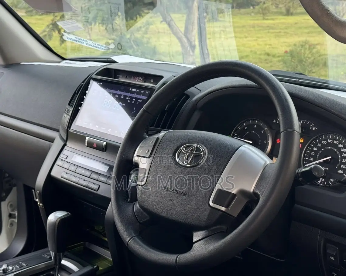 Toyota Land Cruiser 4.5 V8 VXR 2012 White