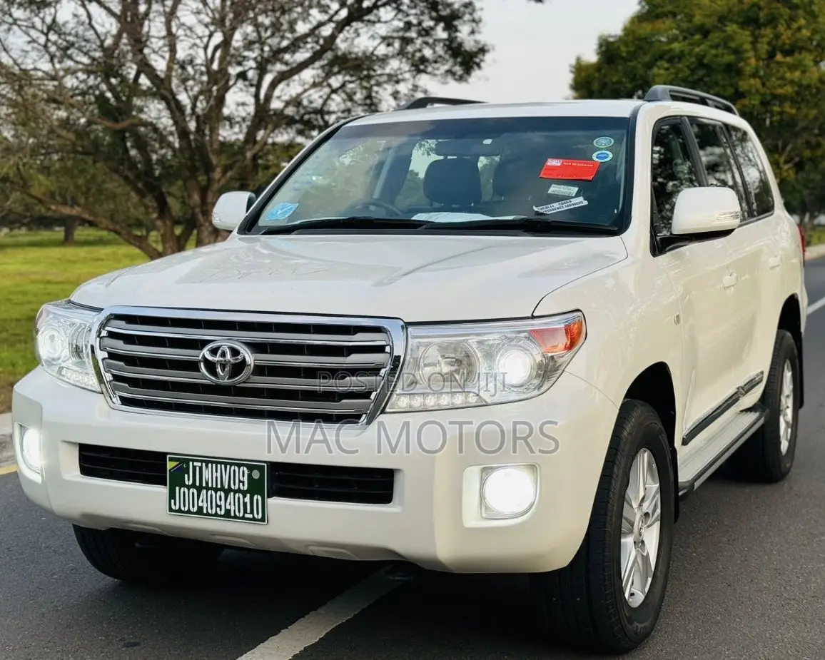 Toyota Land Cruiser 4.5 V8 VXR 2012 White