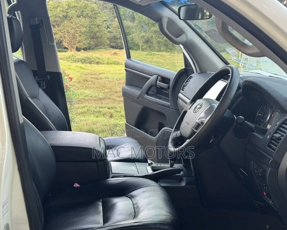 Toyota Land Cruiser 4.5 V8 VXR 2012 White