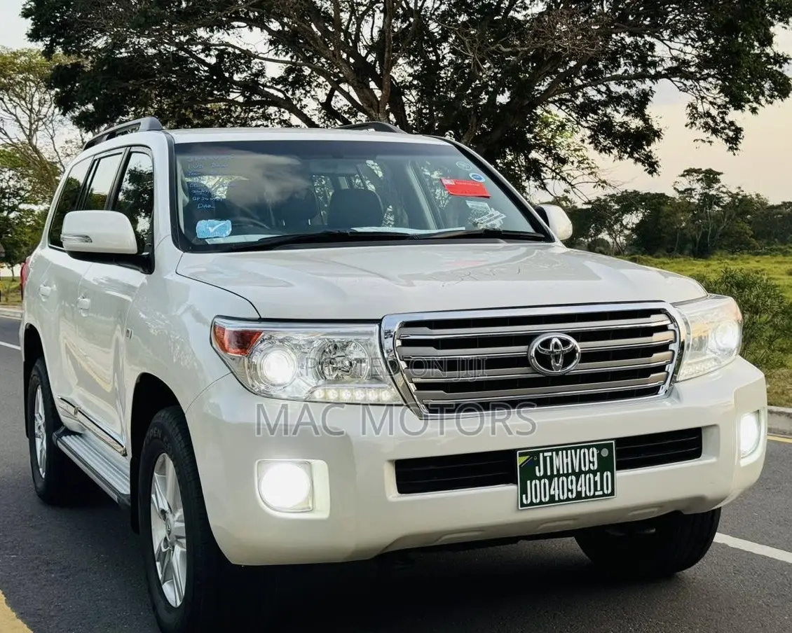 Toyota Land Cruiser 4.5 V8 VXR 2012 White