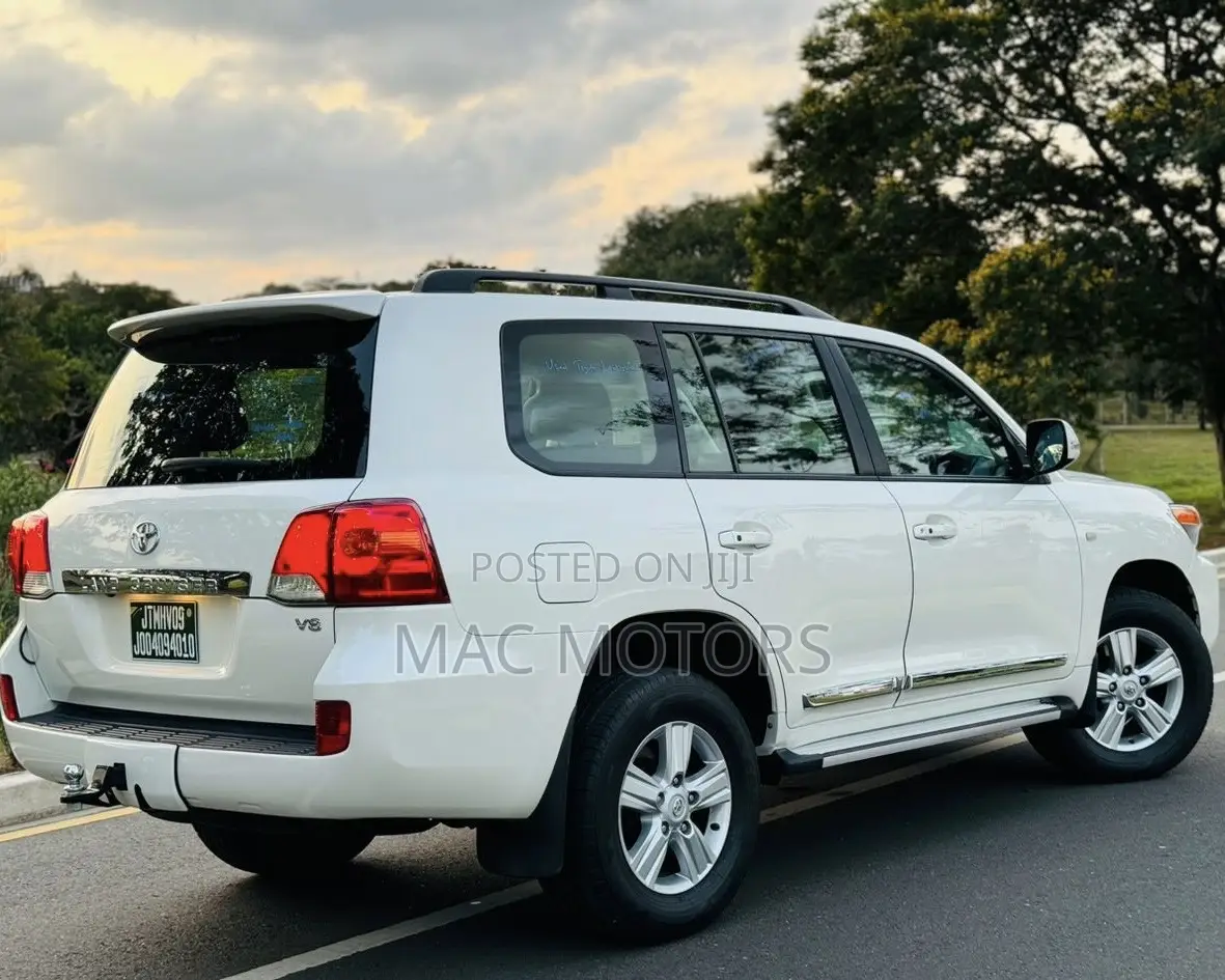 Toyota Land Cruiser 4.5 V8 VXR 2012 White