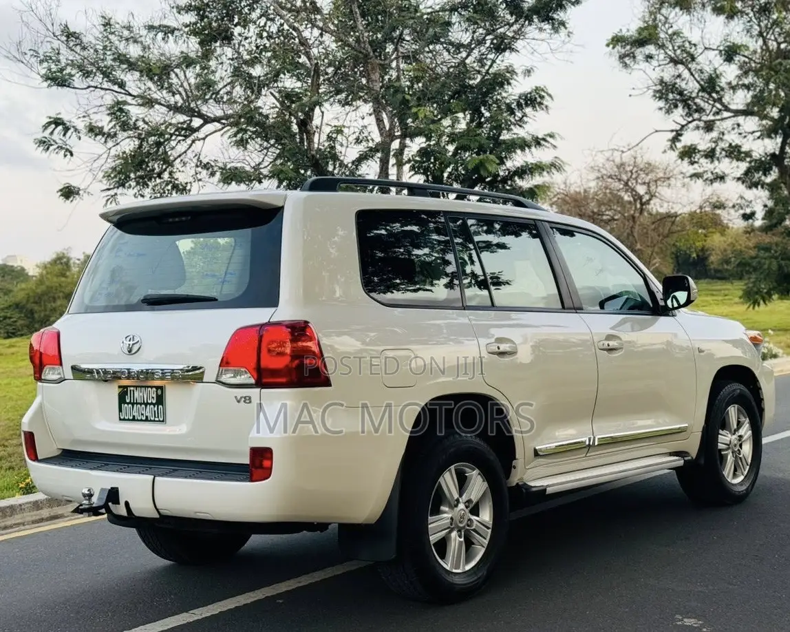Toyota Land Cruiser 4.5 V8 VXR 2012 White