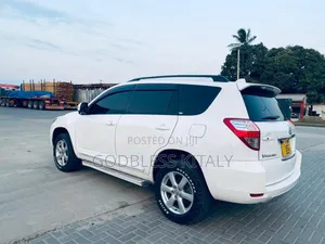Toyota Vanguard 2008 White