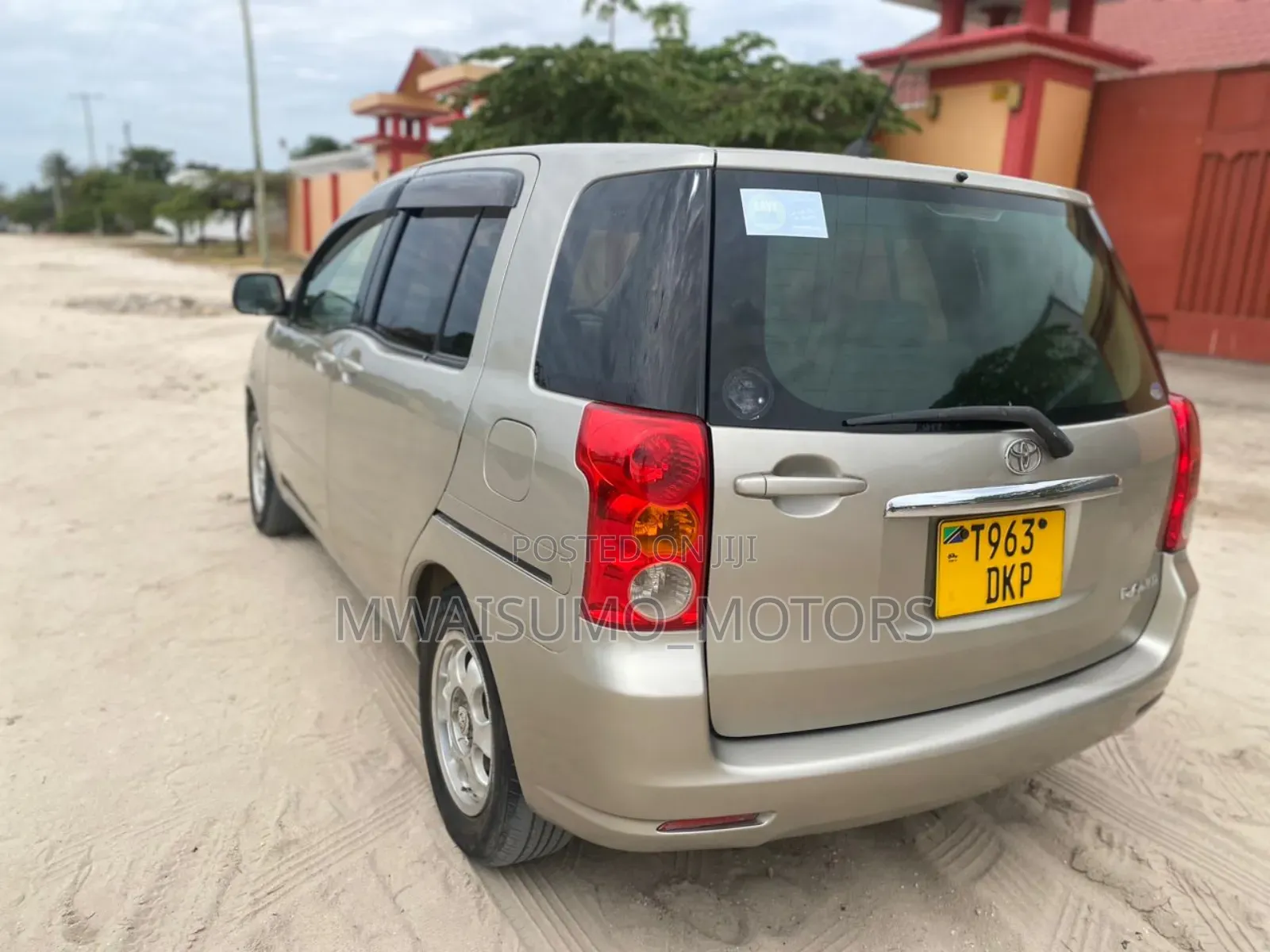 Toyota Raum 2003 Silver