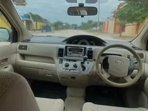 Toyota Raum 2003 Silver