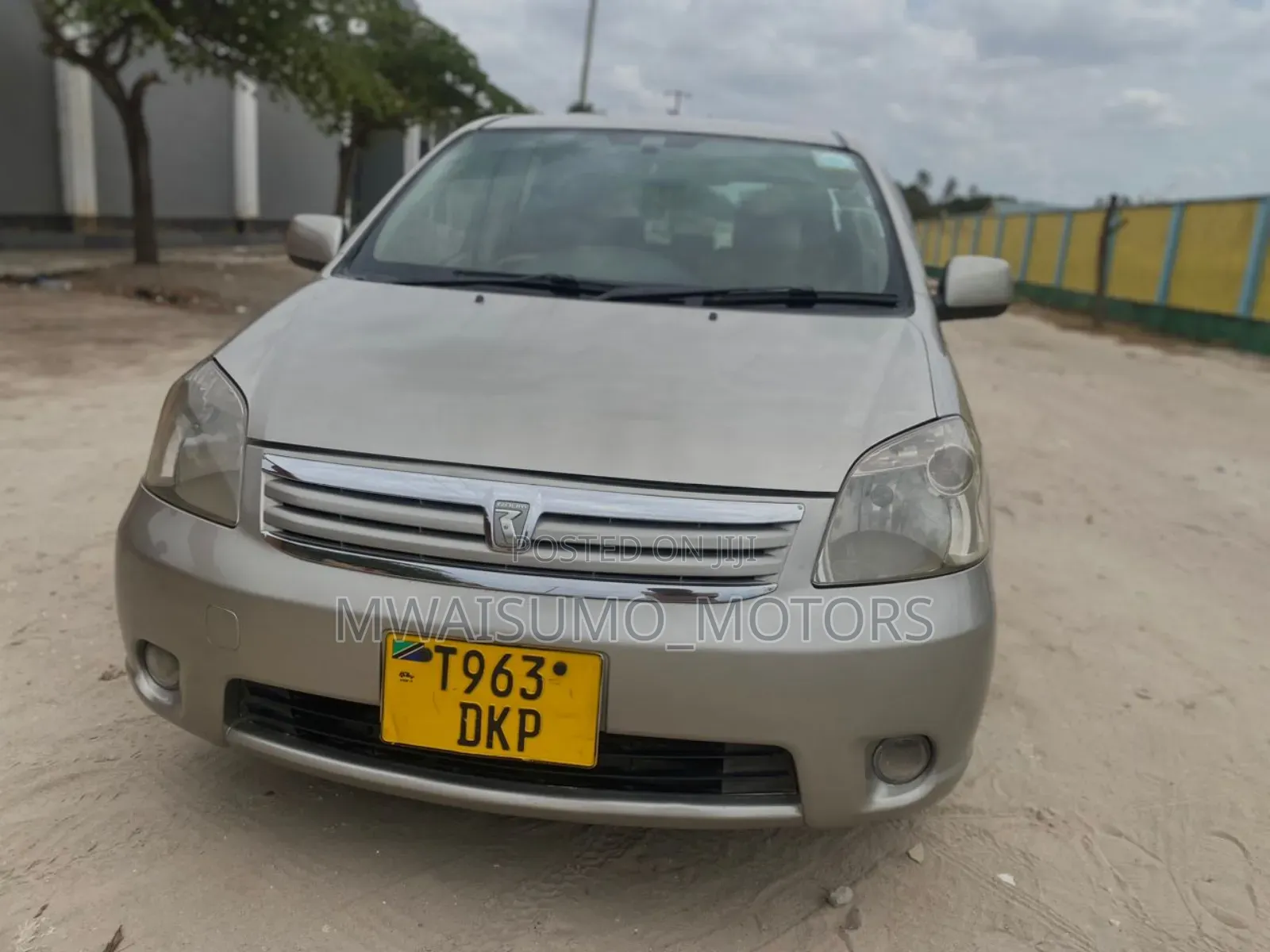 Toyota Raum 2003 Silver