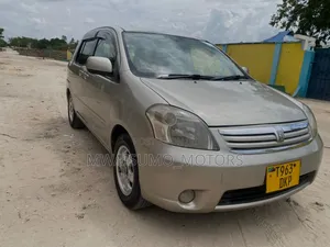 Toyota Raum 2003 Silver