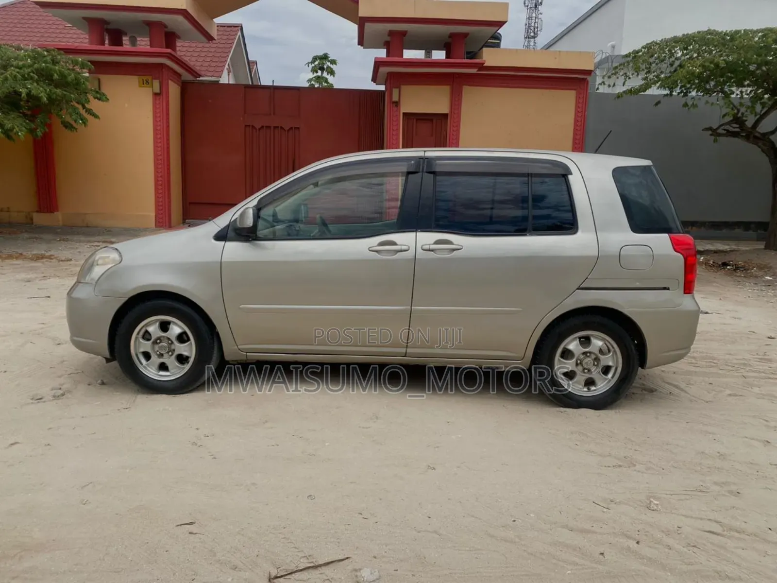 Toyota Raum 2003 Silver