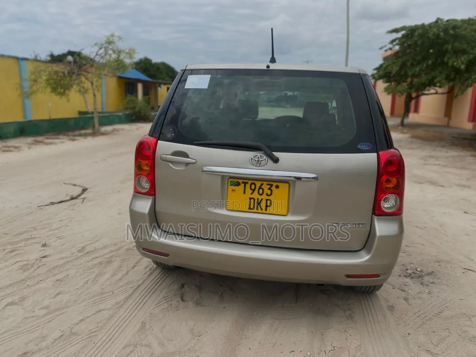 Toyota Raum 2003 Silver