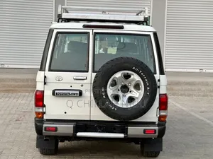 Toyota Land Cruiser 2015 White