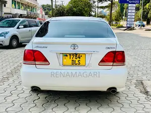 Toyota Crown Royale 2005 White