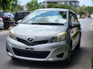 Toyota Vitz 1.3 FWD 5dr 2013 Silver