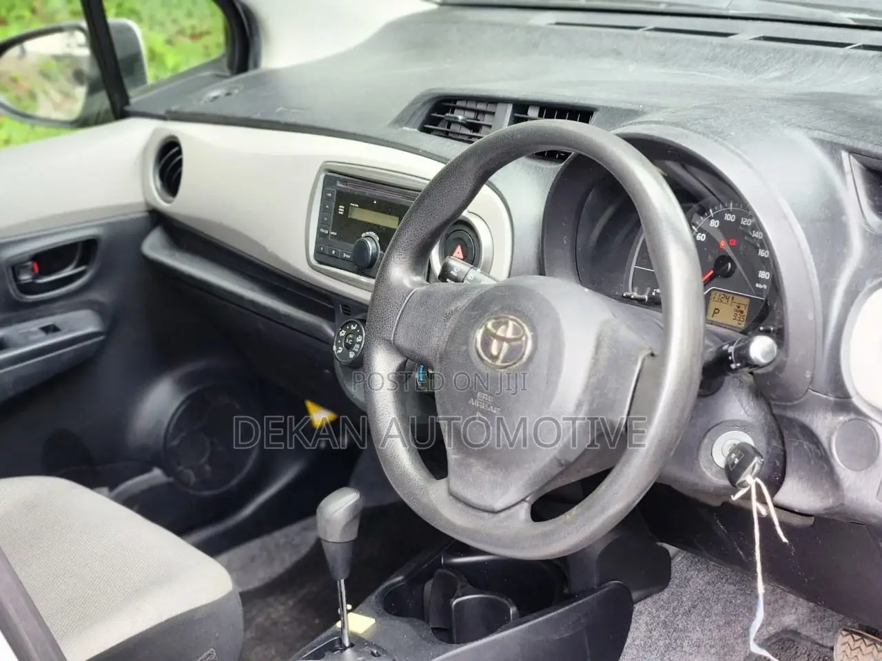 Toyota Vitz 1.3 FWD 5dr 2013 Silver