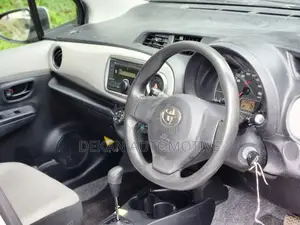 Toyota Vitz 1.3 FWD 5dr 2013 Silver