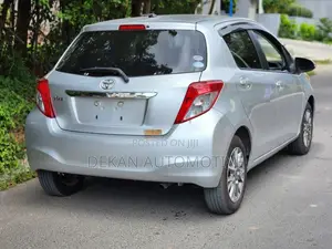 Toyota Vitz 1.3 FWD 5dr 2013 Silver