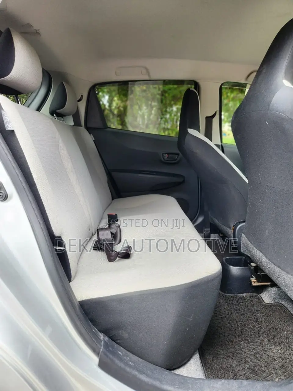 Toyota Vitz 1.3 FWD 5dr 2013 Silver