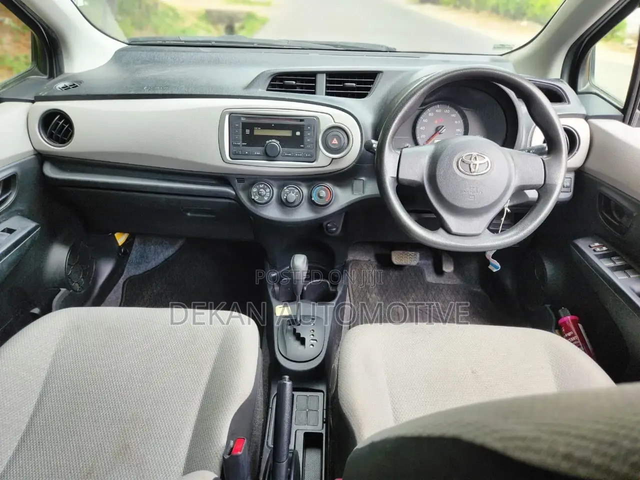 Toyota Vitz 1.3 FWD 5dr 2013 Silver