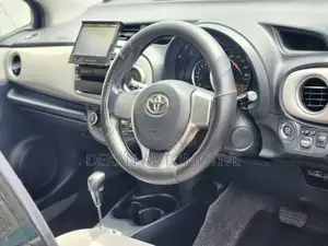 Toyota Vitz 1.3 FWD 5dr 2012 Gray