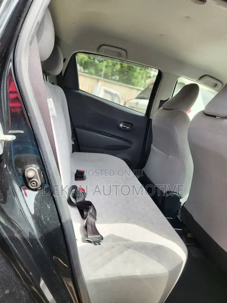 Toyota Vitz 1.3 FWD 5dr 2012 Gray